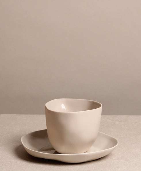 https://www.tinkalu.com/media/87/44/f6/1730704238/Becher gro mit UT beige.jpg