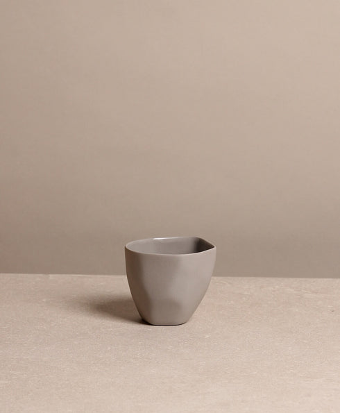 https://www.tinkalu.com/media/d2/b0/17/1730562929/Becher klein grau.jpg