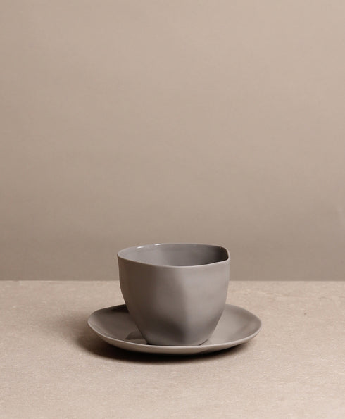 https://www.tinkalu.com/media/de/9a/6f/1730823451/Becher mittel mit UT grau.jpg