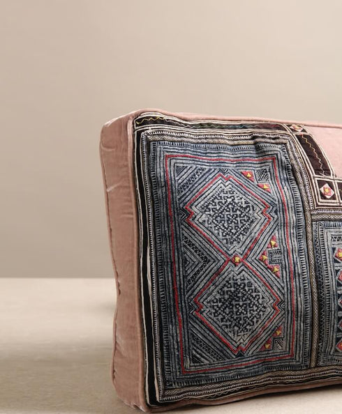 https://www.tinkalu.com/media/ce/e2/05/1730878476/Kissen lang rose 2.jpg