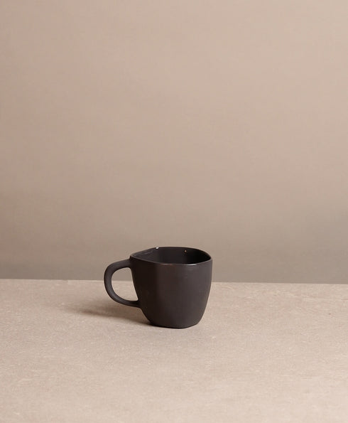 https://www.tinkalu.com/media/9e/82/92/1730641200/Tasse XS anthra.jpg